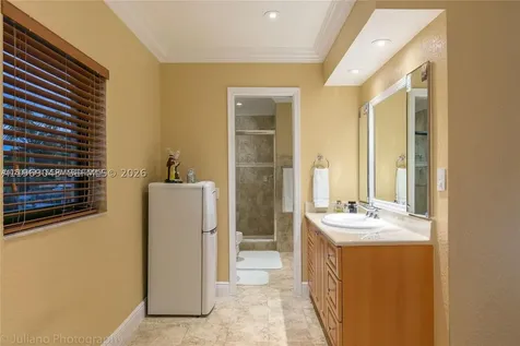 19701 W Oakmont Drive Hialeah FL 33015