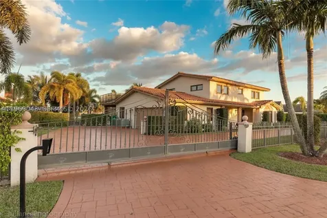 19701 W Oakmont Drive Hialeah FL 33015