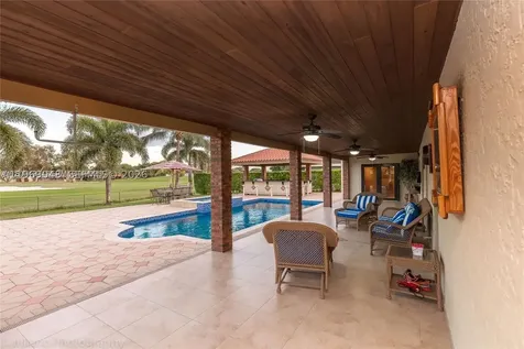 19701 W Oakmont Drive Hialeah FL 33015