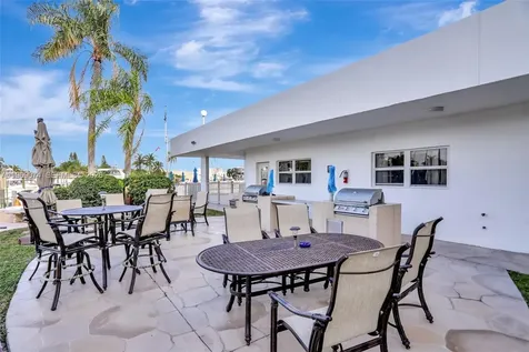 2731 NE 14th St Causeway Pompano Beach FL 33062