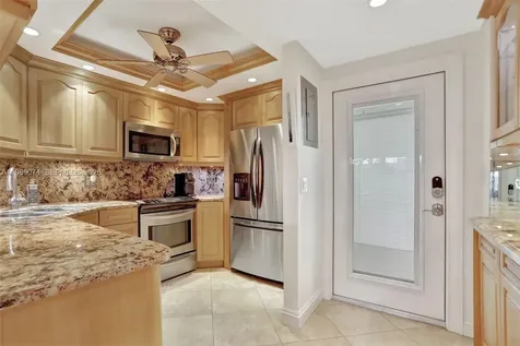 2731 NE 14th St Causeway Pompano Beach FL 33062