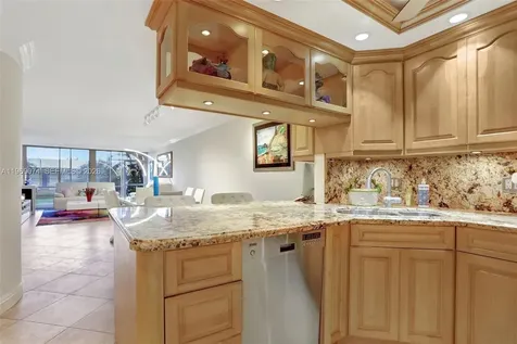2731 NE 14th St Causeway Pompano Beach FL 33062