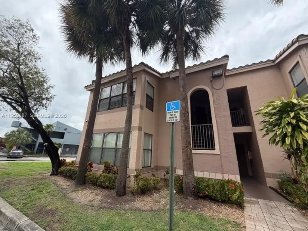 2826 S University Drive Davie FL 33328