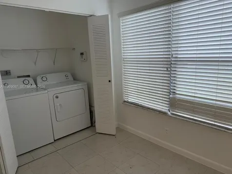 2826 S University Drive Davie FL 33328