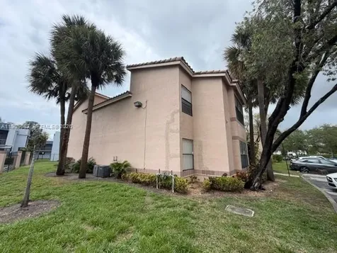 2826 S University Drive Davie FL 33328