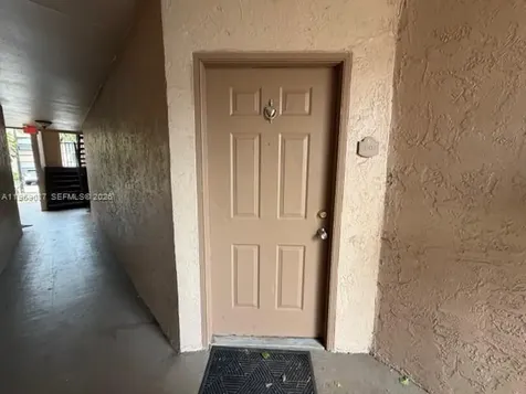2826 S University Drive Davie FL 33328