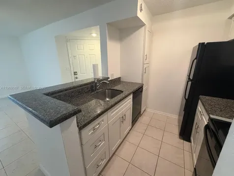 2826 S University Drive Davie FL 33328