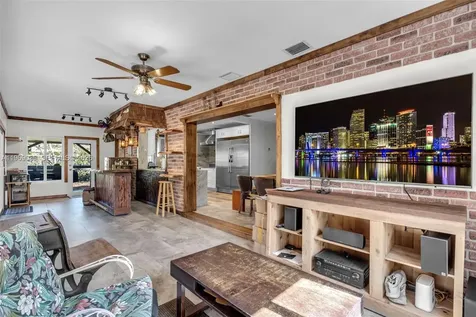 1508 N 74th Terrace Hollywood FL 33024