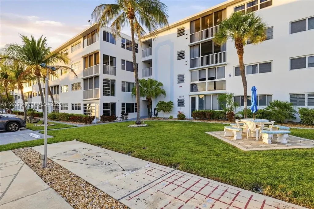3201 NE 8th Street Pompano Beach FL 33062