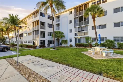 3201 NE 8th Street Pompano Beach FL 33062