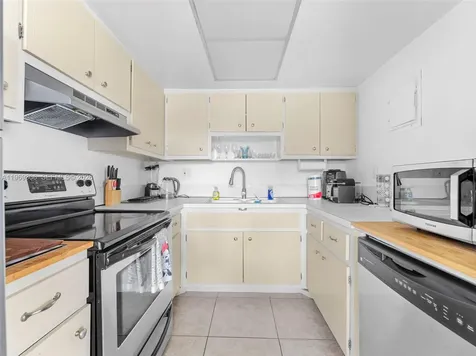 3220 NE 10th Street Pompano Beach FL 3306