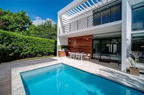 8660 Arboretum Lane Miami FL 33138