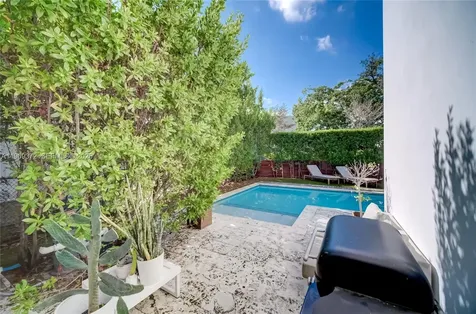 8660 Arboretum Lane Miami FL 33138