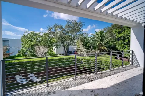 8660 Arboretum Lane Miami FL 33138