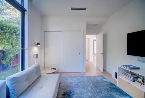 8660 Arboretum Lane Miami FL 33138