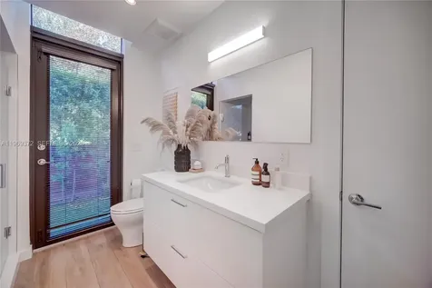 8660 Arboretum Lane Miami FL 33138