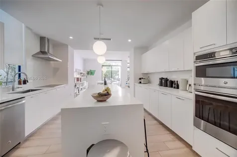 8660 Arboretum Lane Miami FL 33138