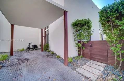 8660 Arboretum Lane Miami FL 33138