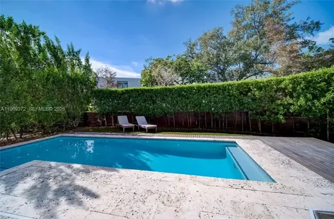 8660 Arboretum Lane Miami FL 33138