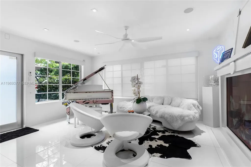 1616 Michigan Avenue Miami Beach FL 33139