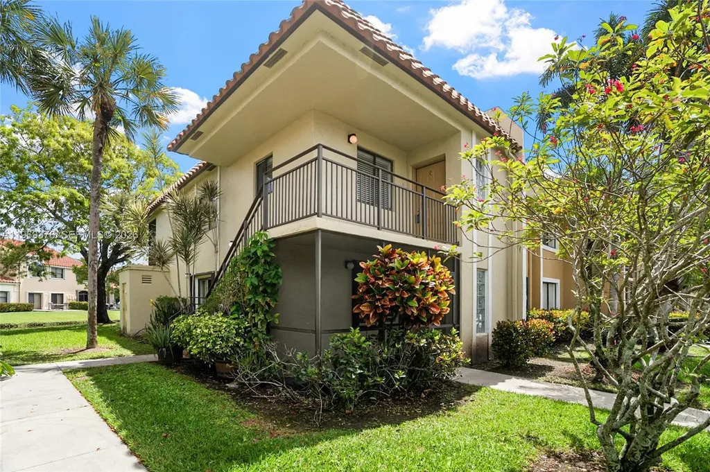 432 Lakeview Drive Weston FL 33326
