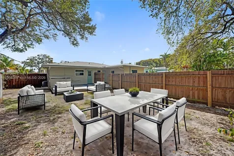 208 SW 2nd Place Dania Beach FL 33004