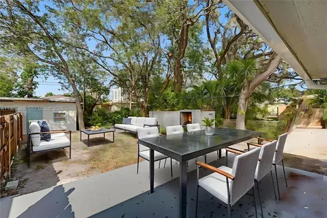 208 SW 2nd Place Dania Beach FL 33004
