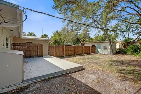 208 SW 2nd Place Dania Beach FL 33004