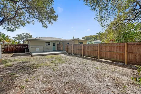 208 SW 2nd Place Dania Beach FL 33004