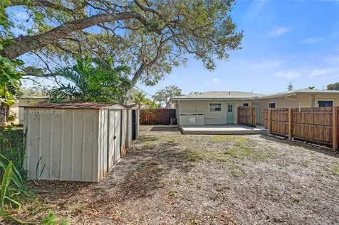 208 SW 2nd Place Dania Beach FL 33004