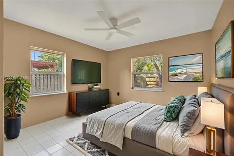 208 SW 2nd Place Dania Beach FL 33004