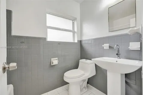 208 SW 2nd Place Dania Beach FL 33004