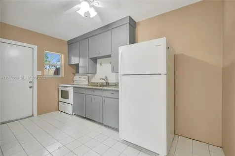 208 SW 2nd Place Dania Beach FL 33004