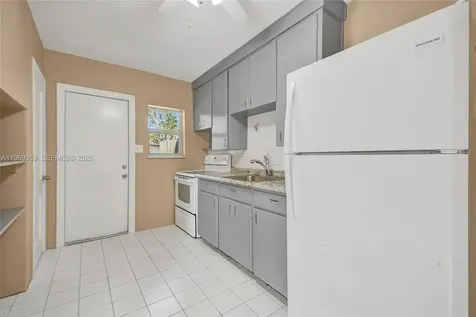 208 SW 2nd Place Dania Beach FL 33004