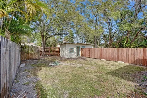 208 SW 2nd Place Dania Beach FL 33004