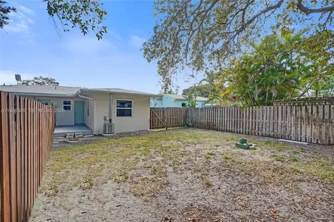 208 SW 2nd Place Dania Beach FL 33004