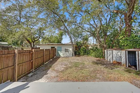 208 SW 2nd Place Dania Beach FL 33004