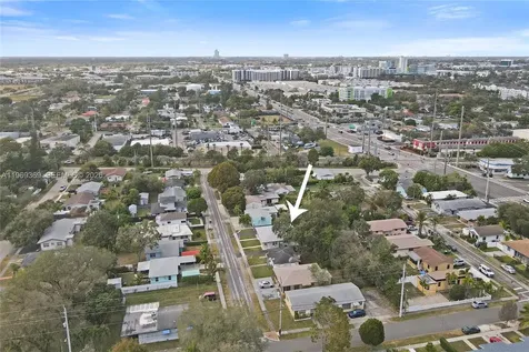208 SW 2nd Place Dania Beach FL 33004
