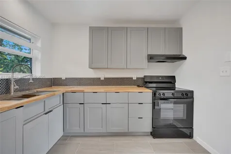 208 SW 2nd Place Dania Beach FL 33004