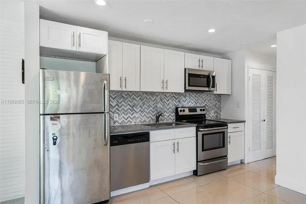 2201 NE 14th Avenue Fort Lauderdale FL 33305