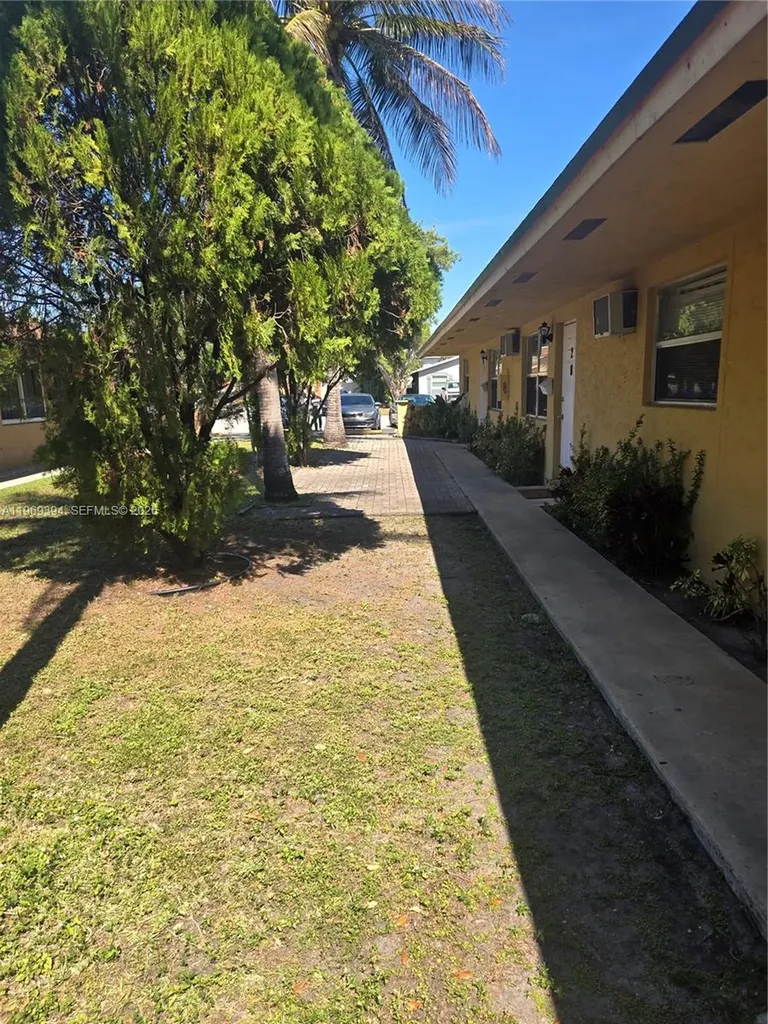 208 SW 1st Court Pompano Beach FL 33060