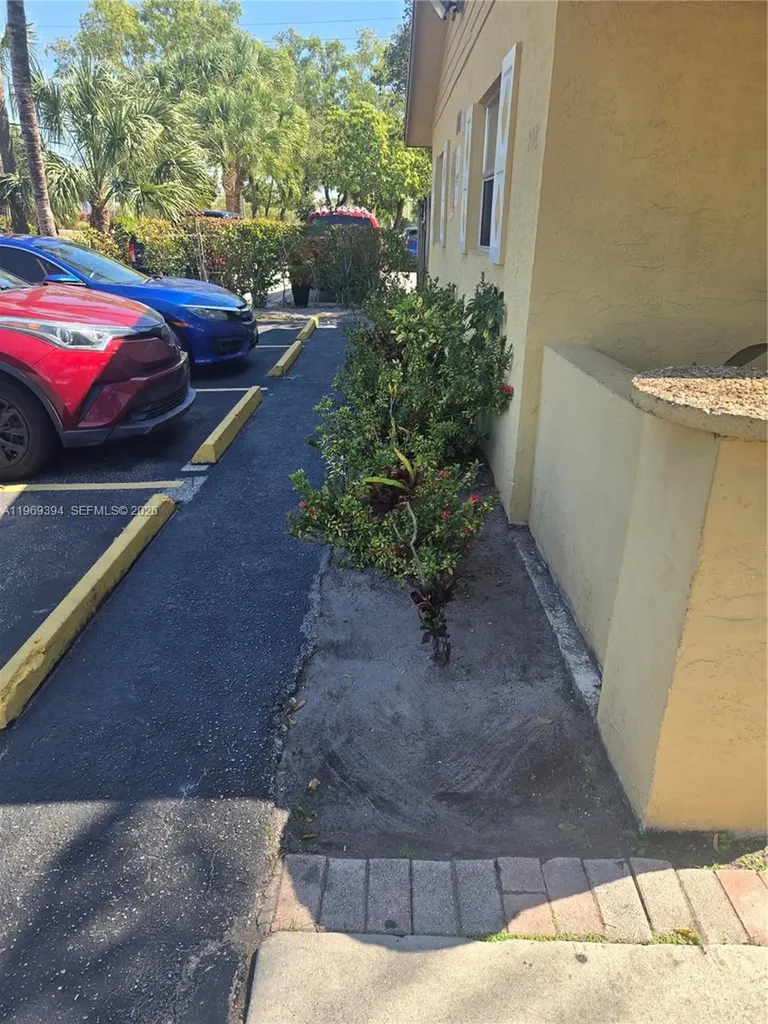 208 SW 1st Court Pompano Beach FL 33060