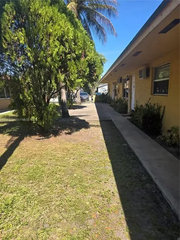 208 SW 1st Court Pompano Beach FL 33060
