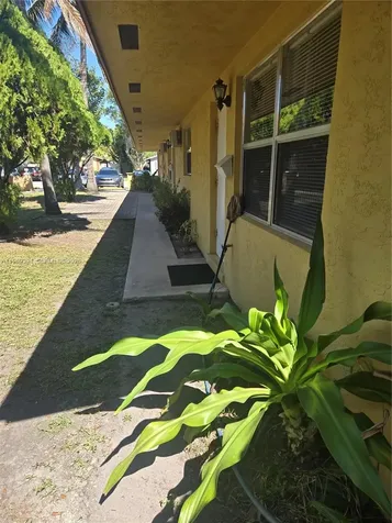 208 SW 1st Court Pompano Beach FL 33060