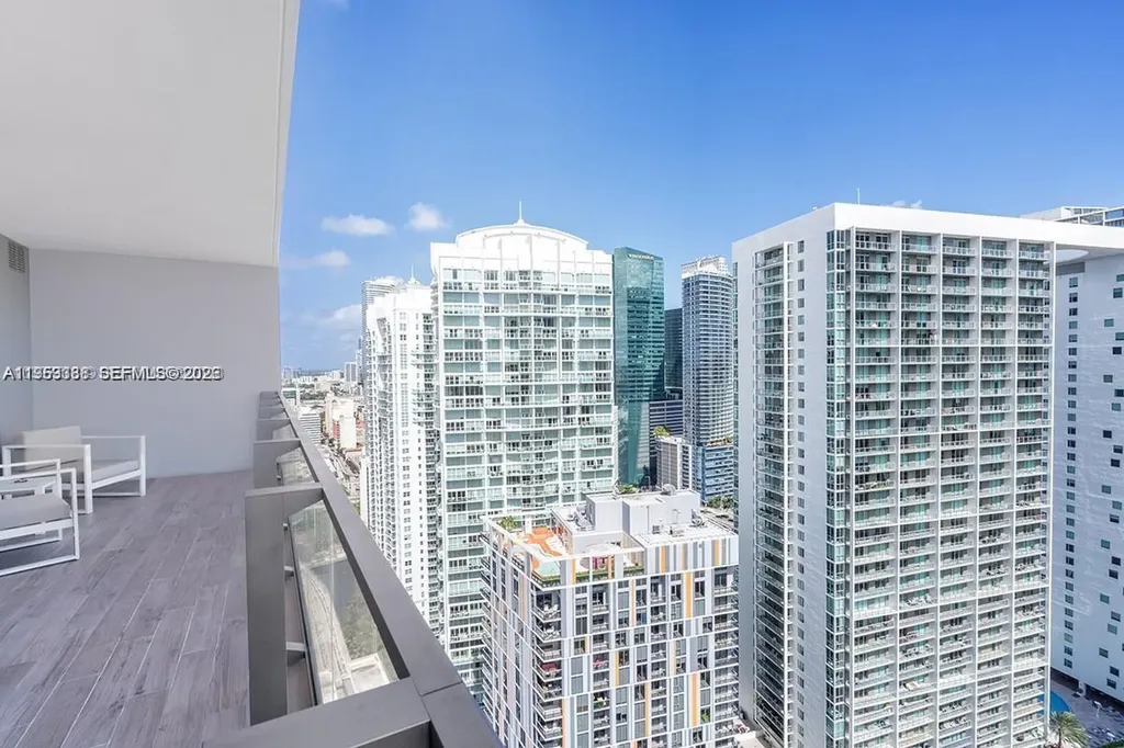 68 SE 6th Street Miami FL 33131