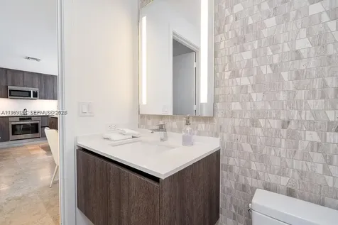 68 SE 6th Street Miami FL 33131