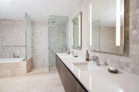 68 SE 6th Street Miami FL 33131