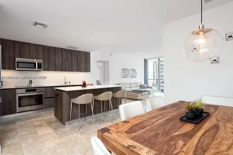 68 SE 6th Street Miami FL 33131