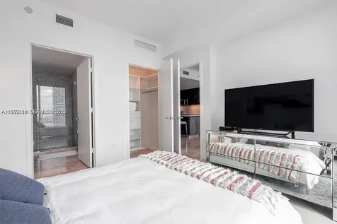 68 SE 6th Street Miami FL 33131