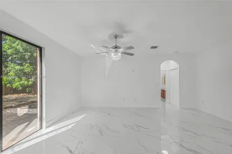 642 SE 37th Place Homestead FL 33033